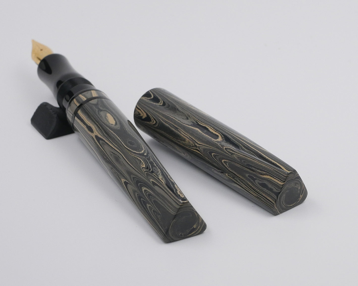 Prospector - Medium - SEM Sand ripple and black ebonite- Jowo #6 nib