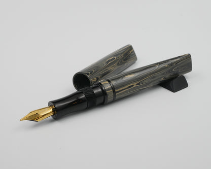 Prospector - Medium - SEM Sand ripple and black ebonite- Jowo #6 nib