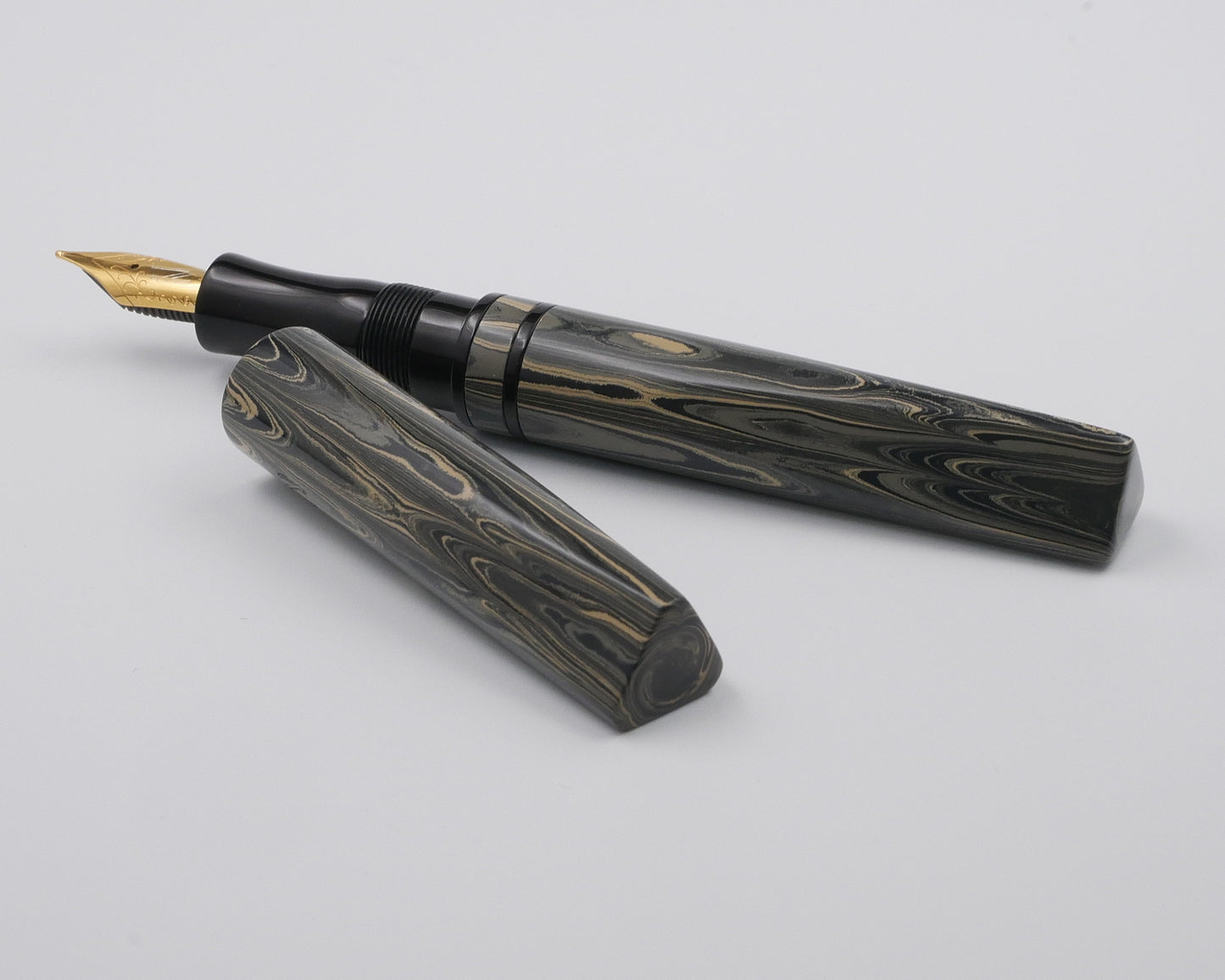 Prospector - Medium - SEM Sand ripple and black ebonite- Jowo #6 nib