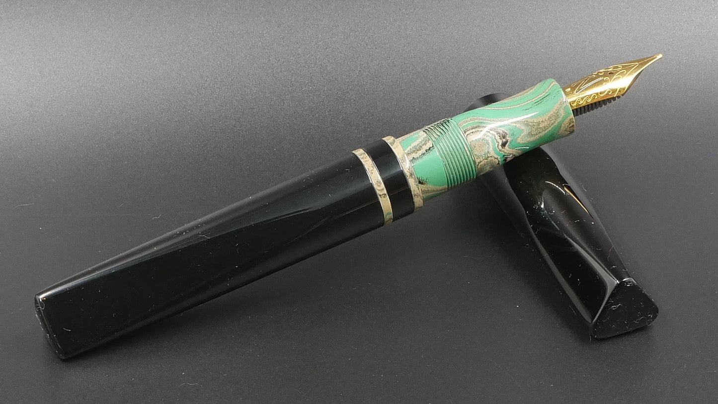 Prospector - Medium - SEM Jungle and Solid black ebonite - Jowo #6 nib