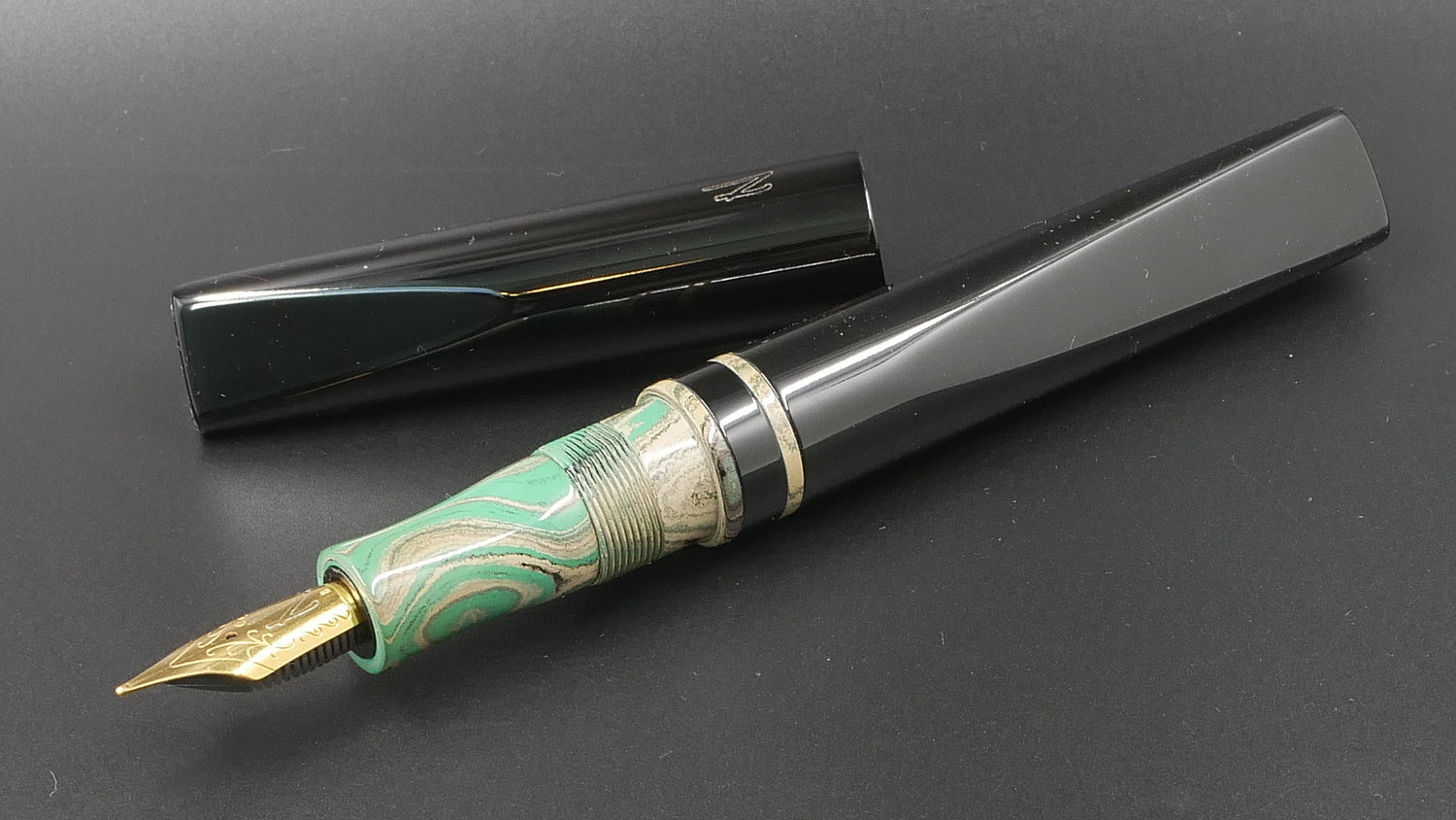 Prospector - Medium - SEM Jungle and Solid black ebonite - Jowo #6 nib