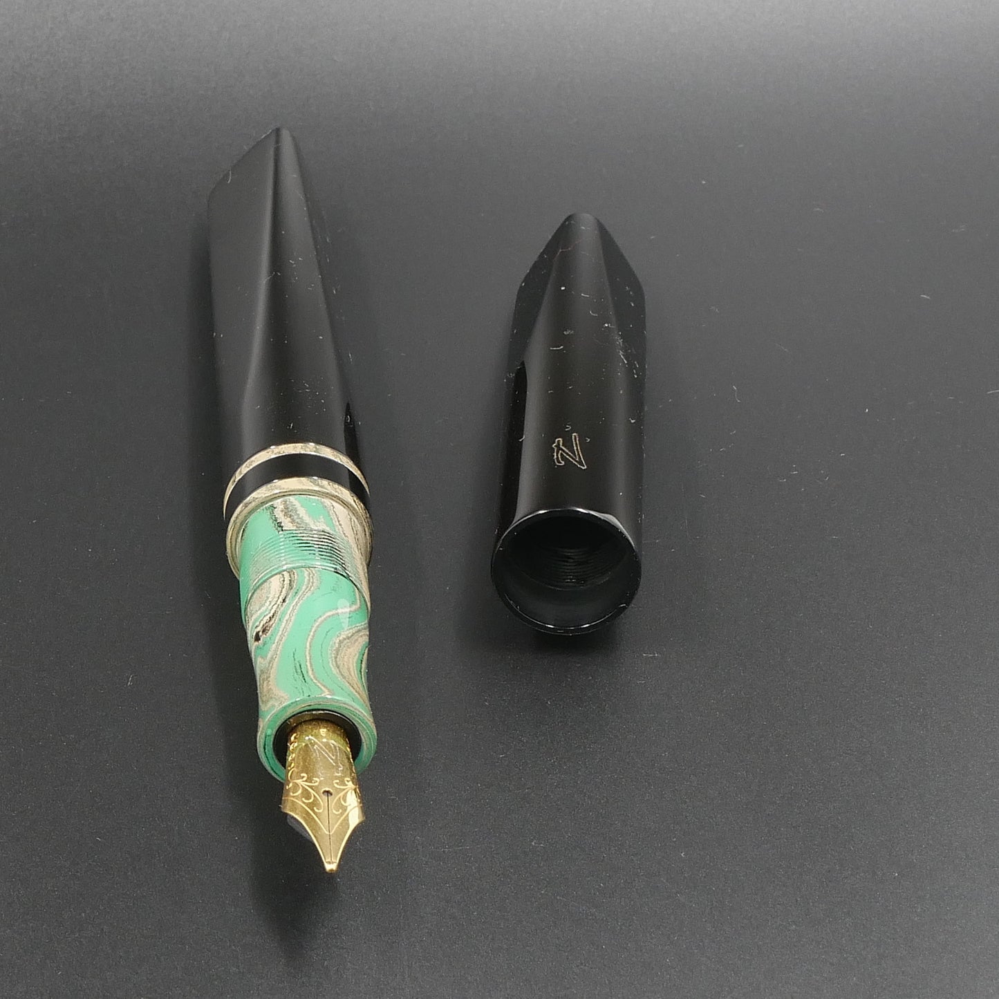 Prospector - Medium - SEM Jungle and Solid black ebonite - Jowo #6 nib