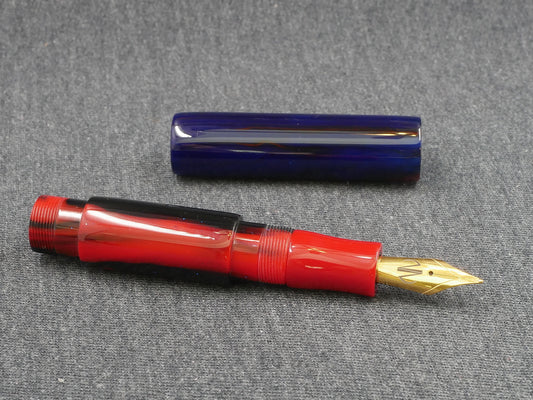 Como - Medium -  D Squared Red and Blue resin- Jowo #6 nib