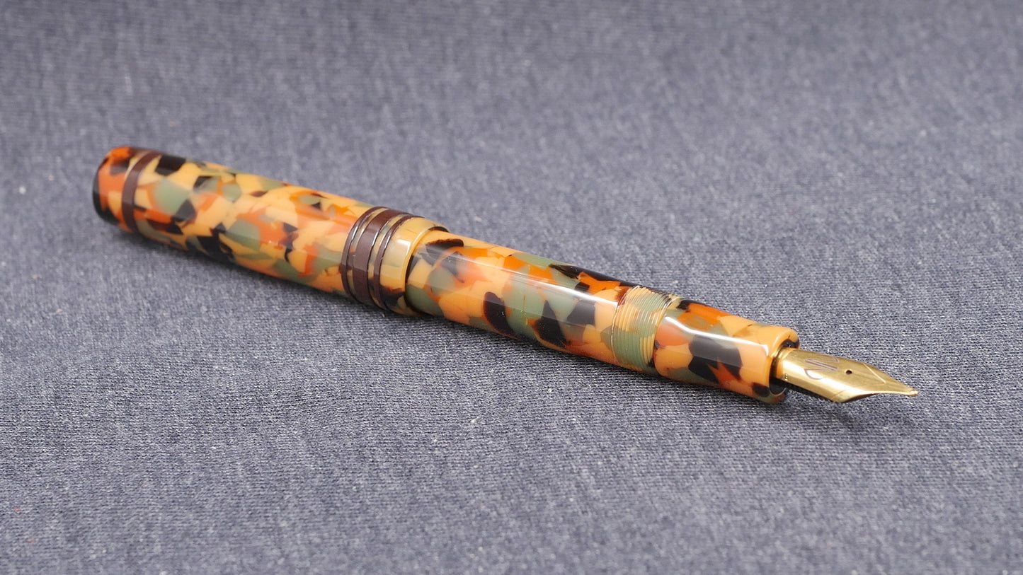 Knickerbocker - Medium - Arlecchino acrylic and Dark Chocolate ebonite - Jowo #6 nib