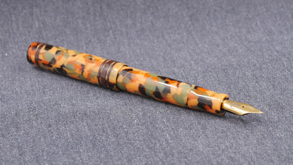 Knickerbocker - Medium - Arlecchino acrylic and Dark Chocolate ebonite - Jowo #6 nib