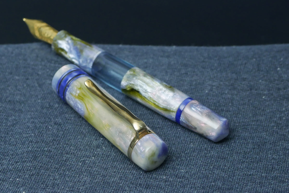 Knickerbocker - Medium - D2 Arkansas Abalone resin