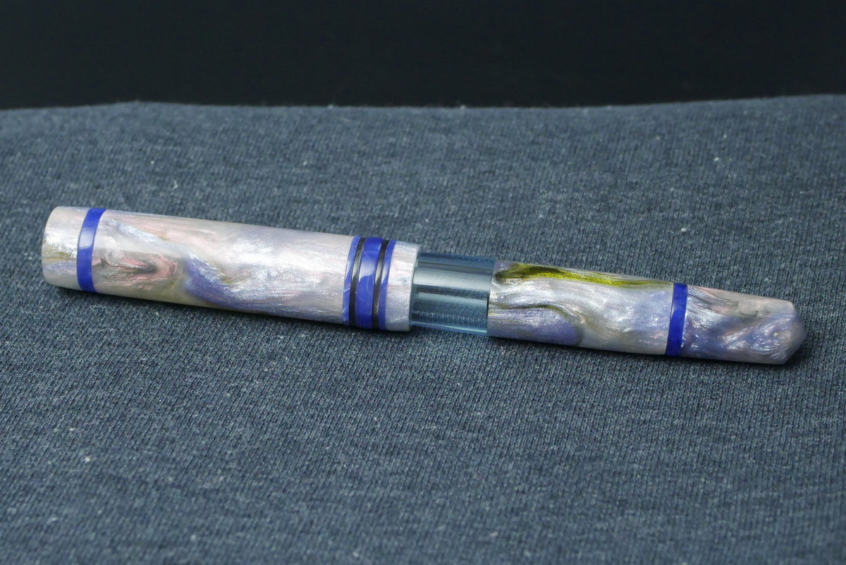 Knickerbocker - Medium - D2 Arkansas Abalone resin