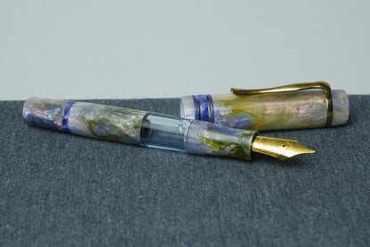 Knickerbocker - Medium - D2 Arkansas Abalone resin