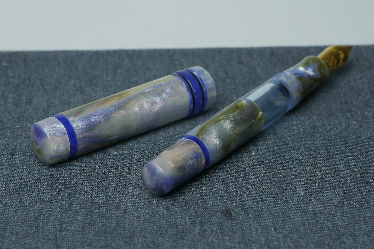 Knickerbocker - Medium - D2 Arkansas Abalone resin