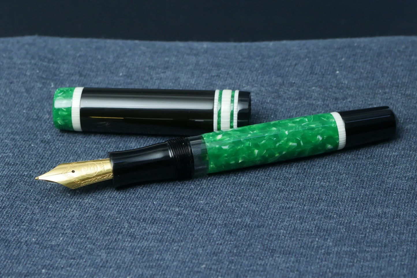 Knickerbocker - Medium - 2 - Sheaffer Jade ceblox, Ivory celluloid, Black ebonite