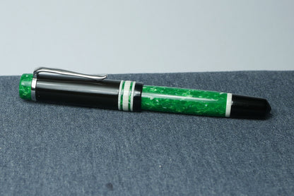 Knickerbocker - Medium - 1 - Sheaffer Jade ceblox, Ivory celluloid, Black ebonite