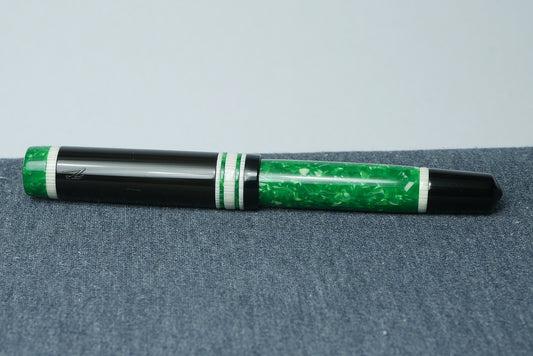 Knickerbocker - Medium - 1 - Sheaffer Jade ceblox, Ivory celluloid, Black ebonite