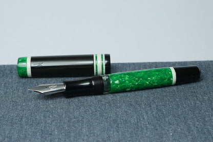 Knickerbocker - Medium - 1 - Sheaffer Jade ceblox, Ivory celluloid, Black ebonite