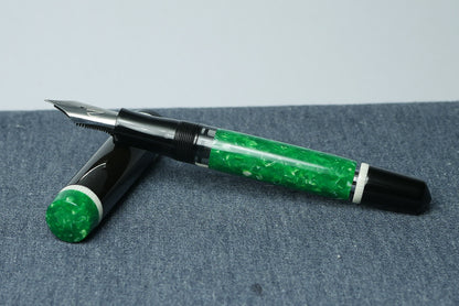 Knickerbocker - Medium - 1 - Sheaffer Jade ceblox, Ivory celluloid, Black ebonite