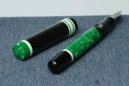 Knickerbocker - Medium - 1 - Sheaffer Jade ceblox, Ivory celluloid, Black ebonite