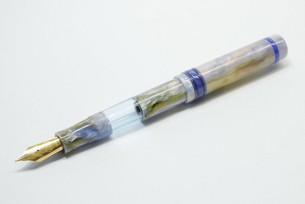 Knickerbocker - Medium - D2 Arkansas Abalone resin