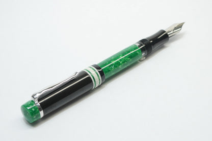 Knickerbocker - Medium - 1 - Sheaffer Jade ceblox, Ivory celluloid, Black ebonite