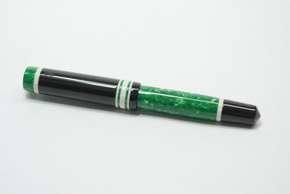 Knickerbocker - Medium - 1 - Sheaffer Jade ceblox, Ivory celluloid, Black ebonite