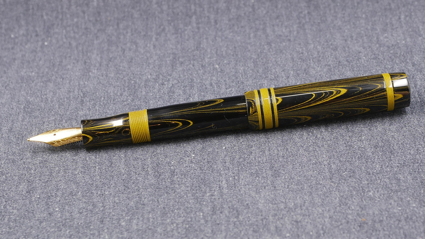 Knickerbocker - Medium - Nikko Yellow ripple ebonite #6 nib