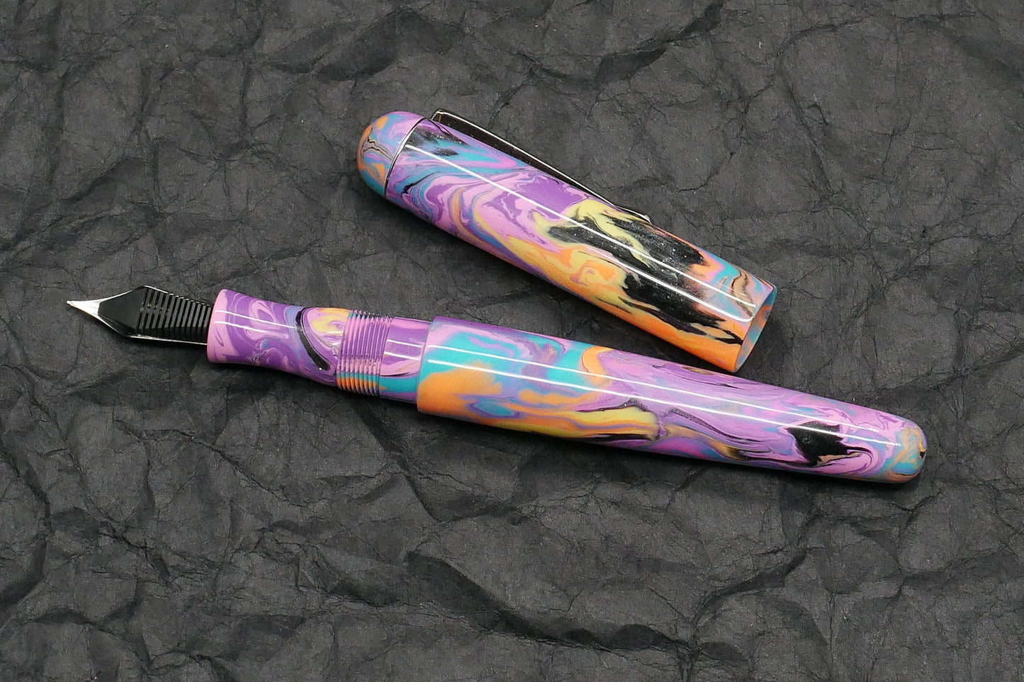 Majestic - Small - Carolina Pen Co Hot 90s pt resin - clip - #6 nib