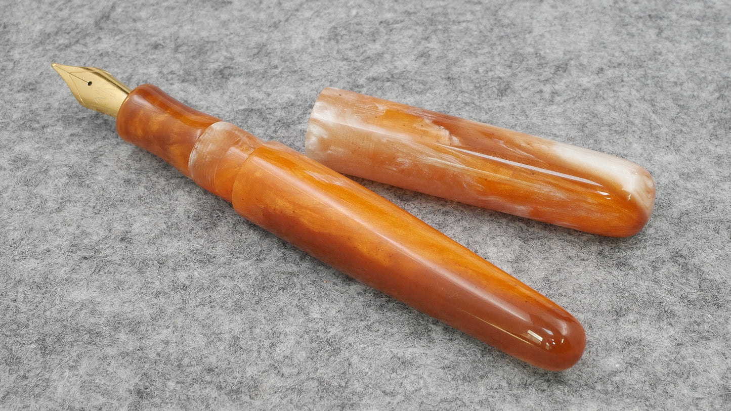 Majestic - Medium - D Squared Foxtail resin - #6 nib
