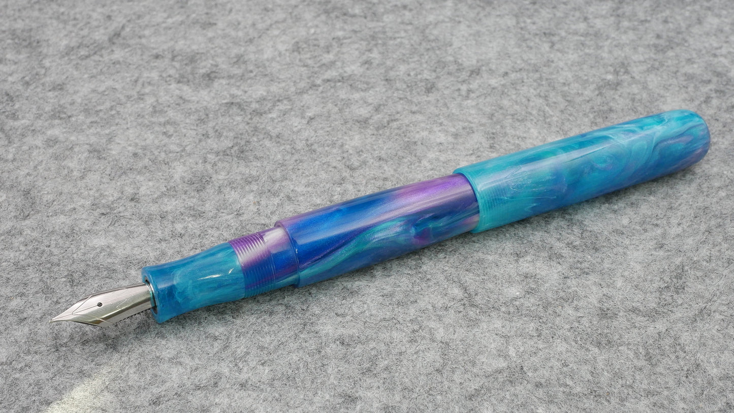 Majestic - Medium - D Squared Glacial Borealis resin 2 - #6 nib