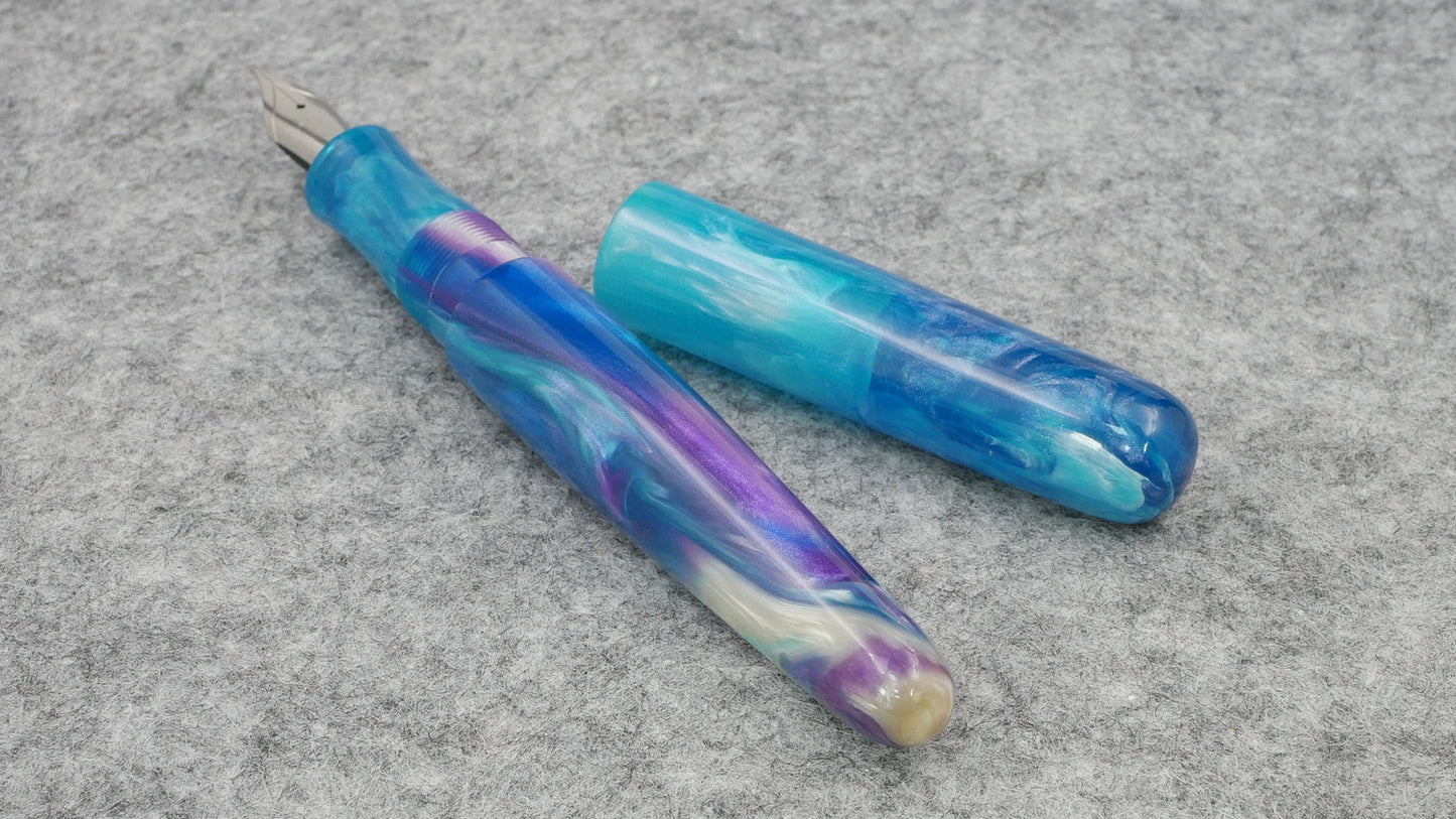 Majestic - Medium - D Squared Glacial Borealis resin 2 - #6 nib