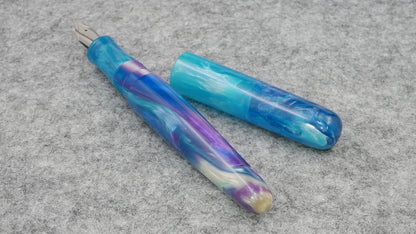 Majestic - Medium - D Squared Glacial Borealis resin 2 - #6 nib