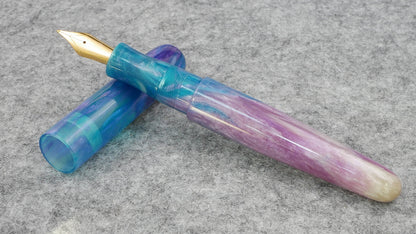 Majestic - Medium - D Squared Glacial Borealis resin 3 - #6 nib