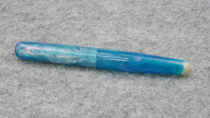Majestic - Medium - D Squared Glacial Borealis resin 4 - #6 nib