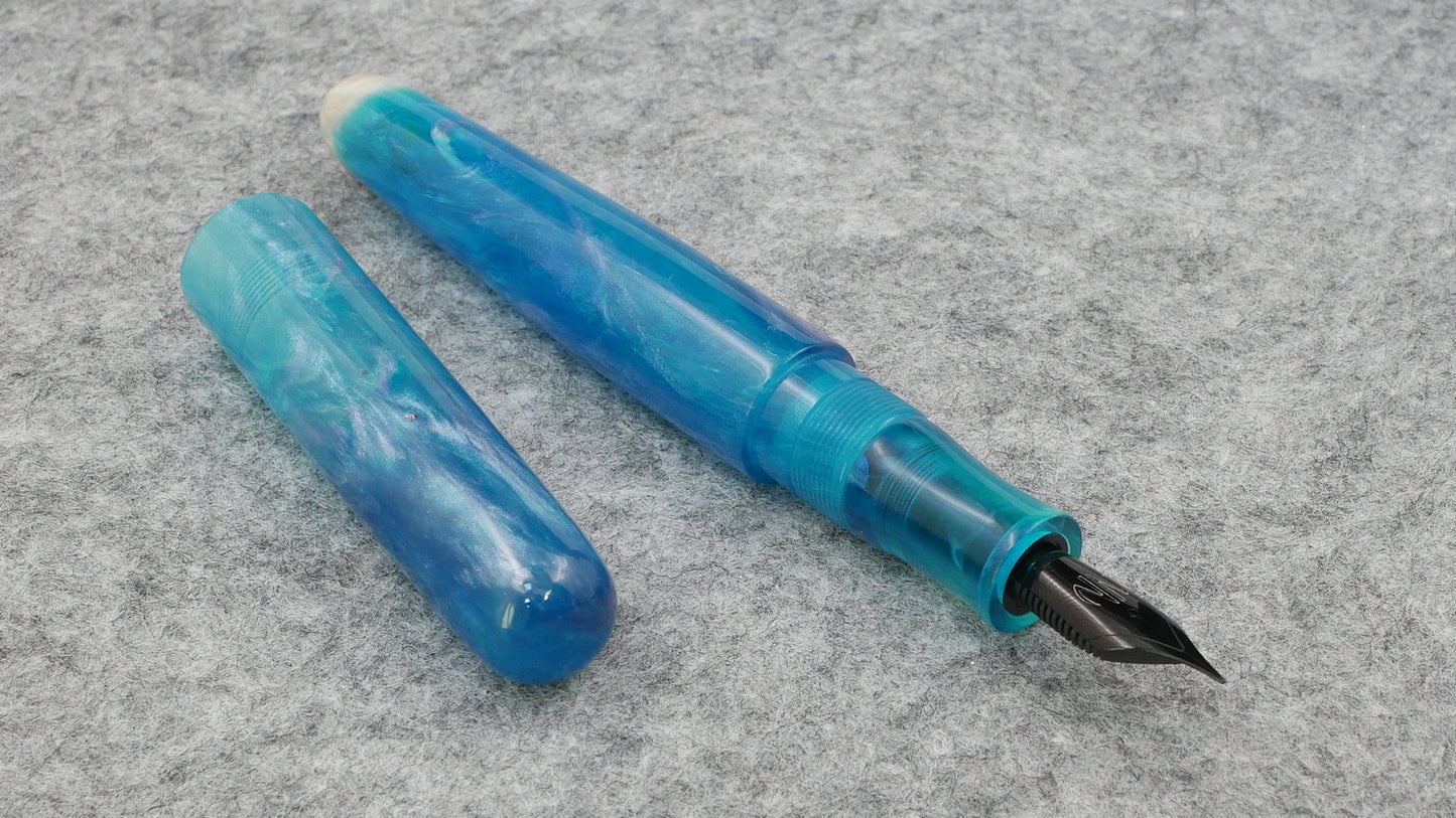 Majestic - Medium - D Squared Glacial Borealis resin 4 - #6 nib