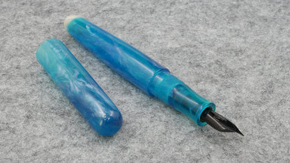 Majestic - Medium - D Squared Glacial Borealis resin 4 - #6 nib