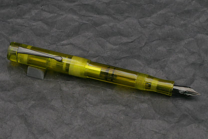 Orville - Medium - Olive acrylic - clip - piston - #6 nib