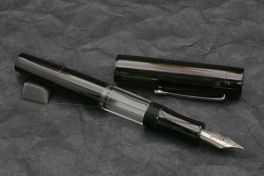 Orville - Medium - SEM Black ebonite - clip - piston - #6 nib