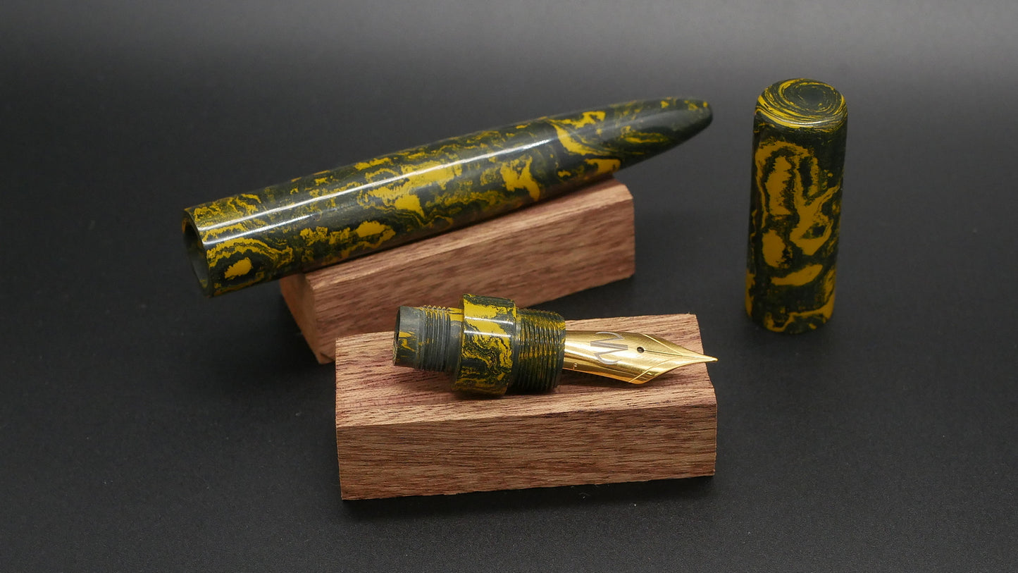 Preston fountain pen  - slim - Long - Yellow & black ebonite - Jowo #6 nib