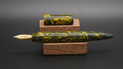 Preston fountain pen  - slim - Long - Yellow & black ebonite - Jowo #6 nib