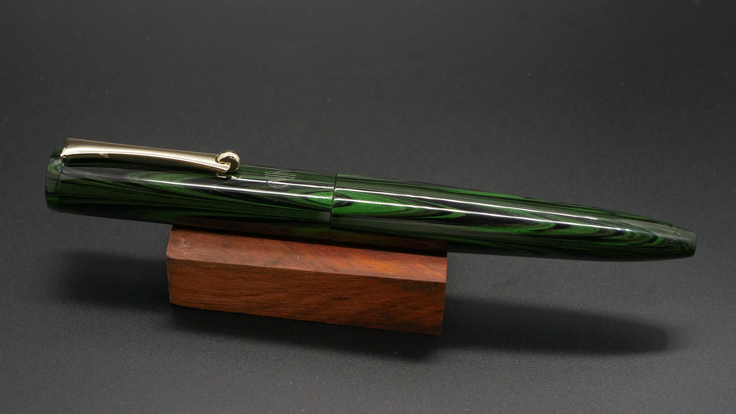 Preston fountain pen - slim  - Mid - Green ripple ebonite - clip - Jowo #6 nib - Short carts only