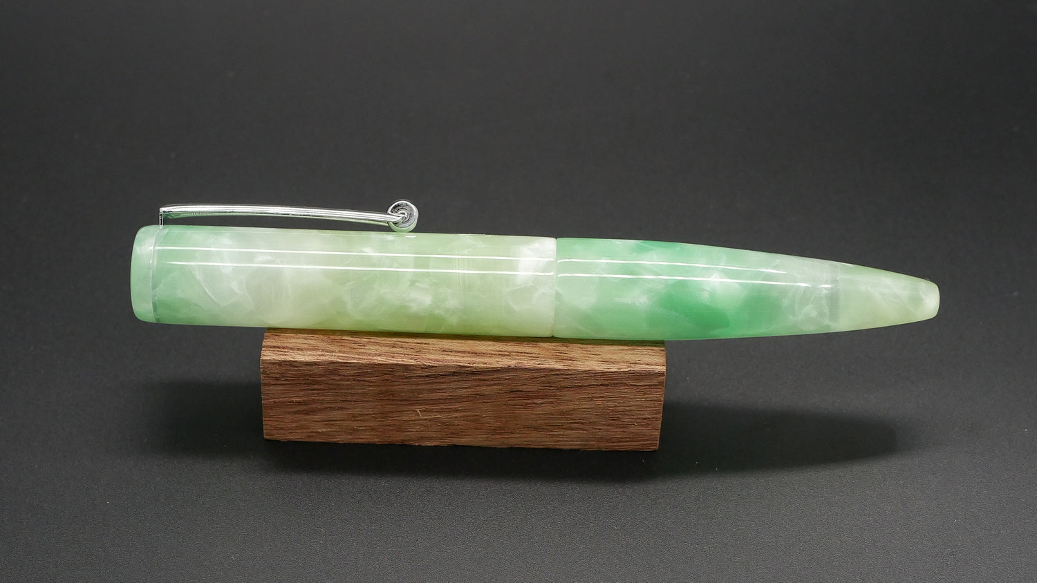 Preston fountain pen - slim  - Shorty - Green pebbles acrylic - clip - Jowo #6 nib - Short carts only