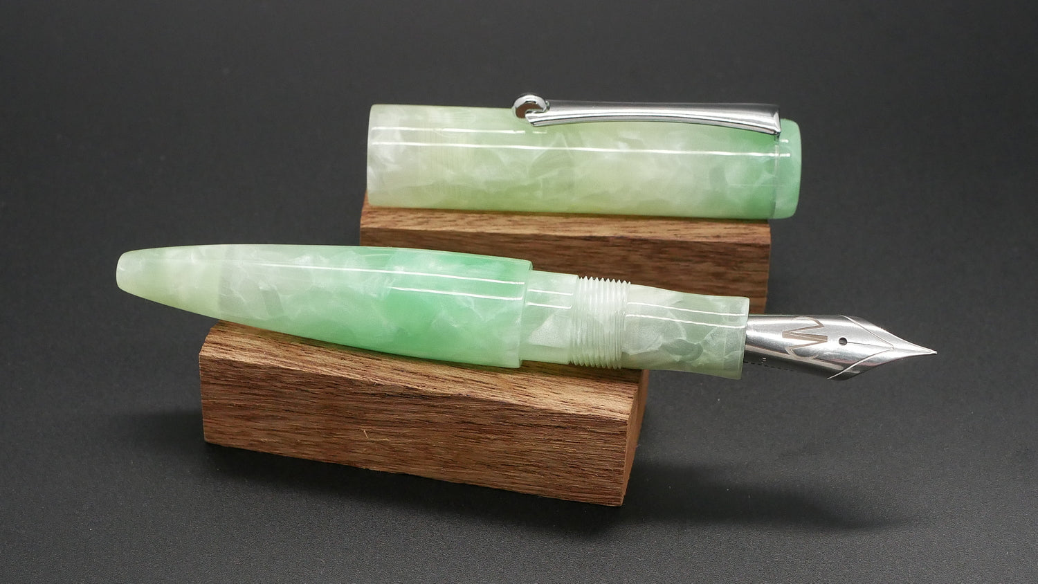 Preston fountain pen - slim  - Shorty - Green pebbles acrylic - clip - Jowo #6 nib - Short carts only