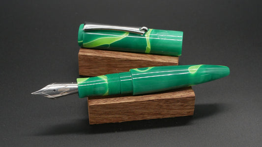 Preston fountain pen  - slim - Shorty - Green swirls acrylic - clip - Jowo #6 nib - Short carts only