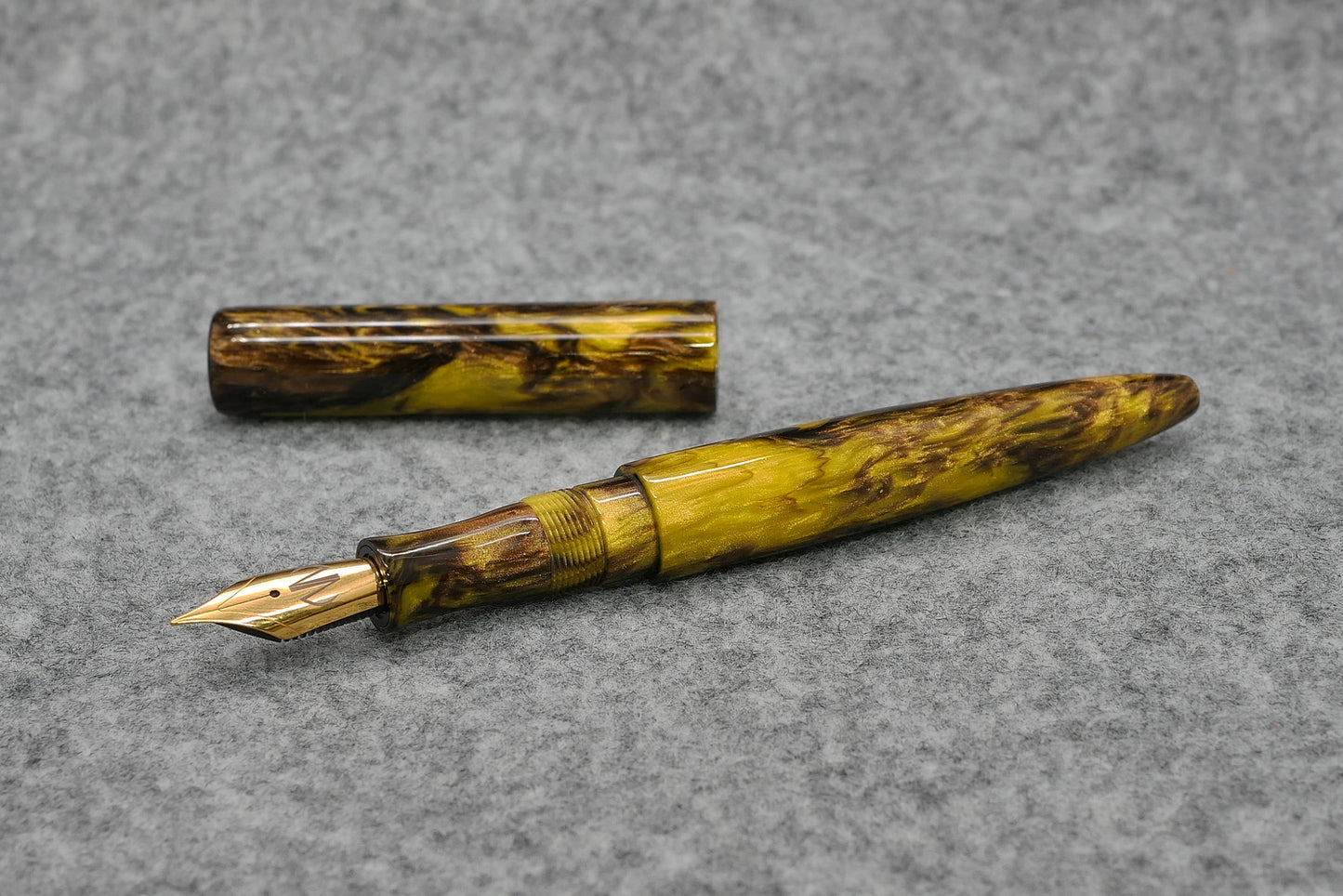 Preston fountain pen  - slim - Carolina Pen Co Bananas - Jowo #6 nib