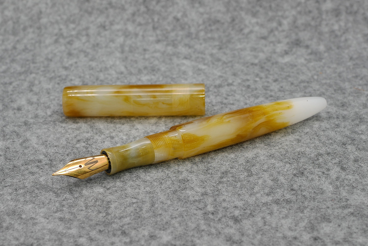 Preston fountain pen  - slim - D Squared Arts Alabaster resin - Jowo #6 nib