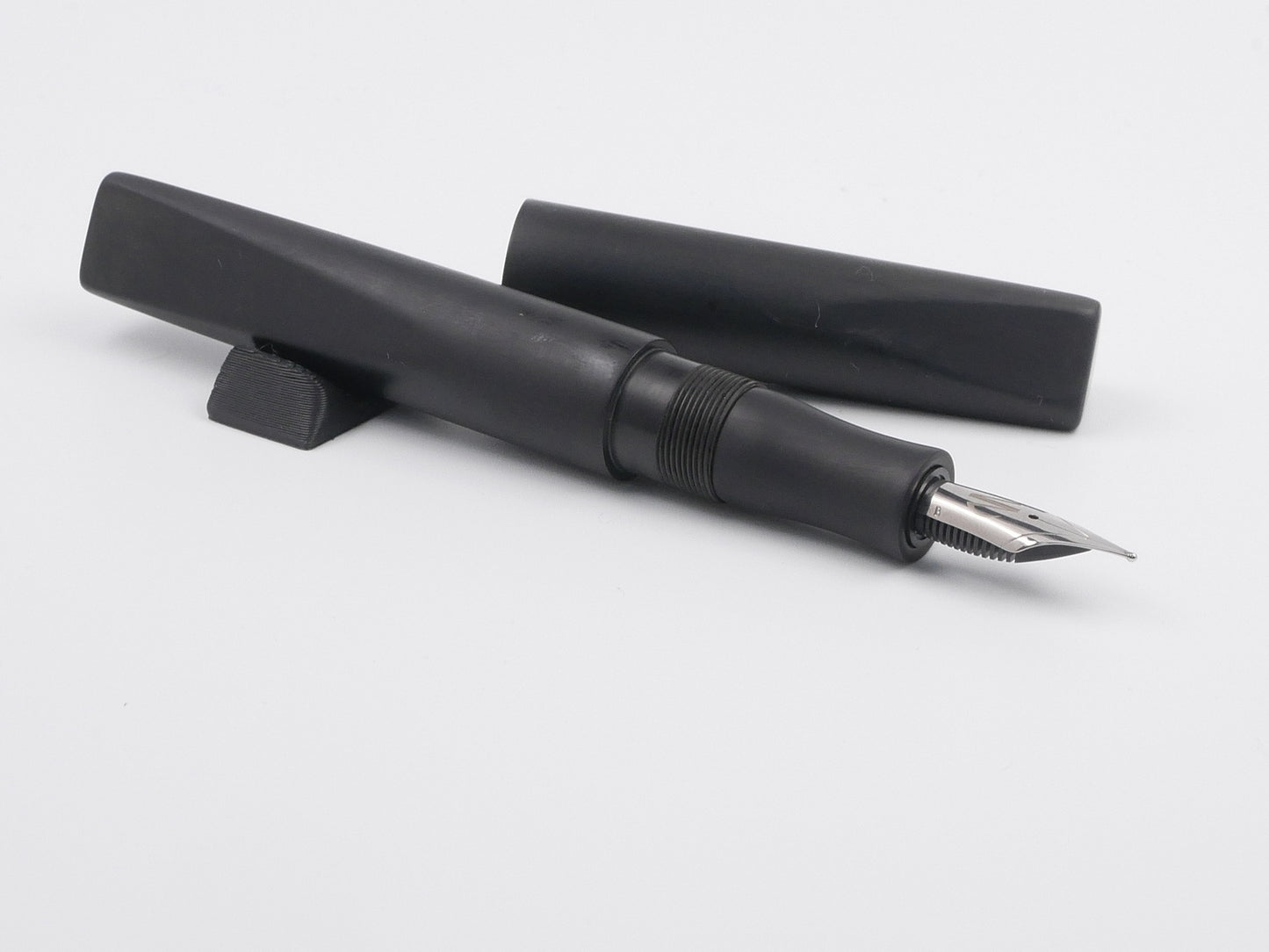 Prospector - Medium - German Black ebonite - Jowo #6 nib