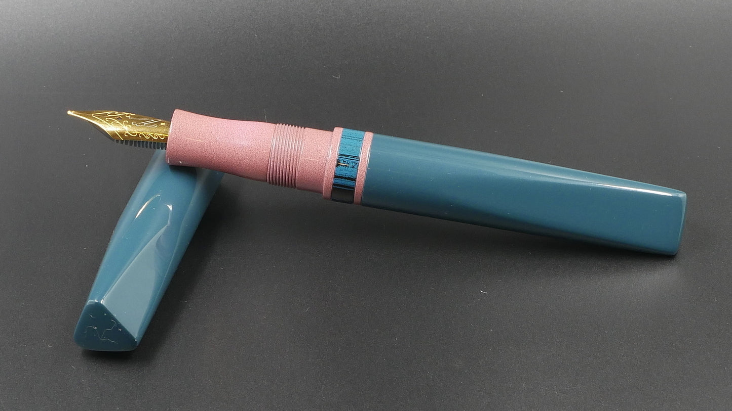 Prospector - Medium - SEM Achat blue & Nikko pink ebonites - Jowo #6 nib
