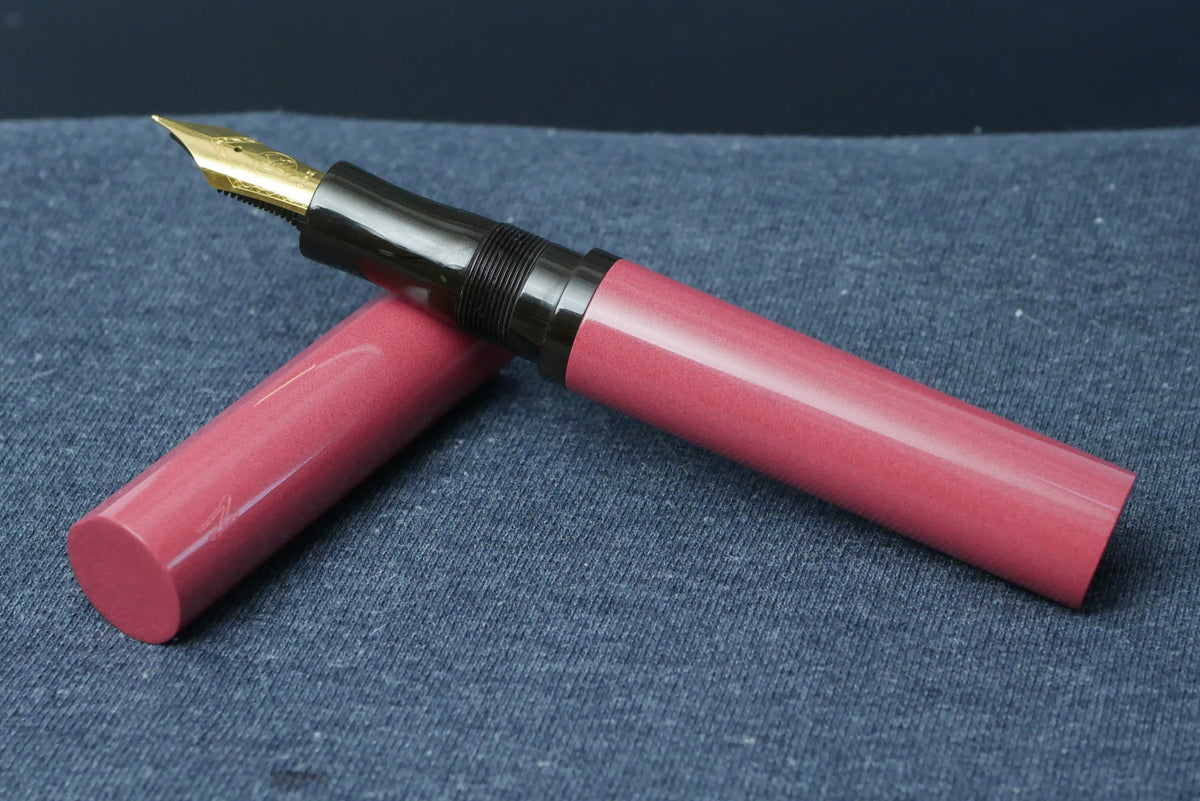 Shinobi - Large - Nikko Red and Dark Red ripple ebonite