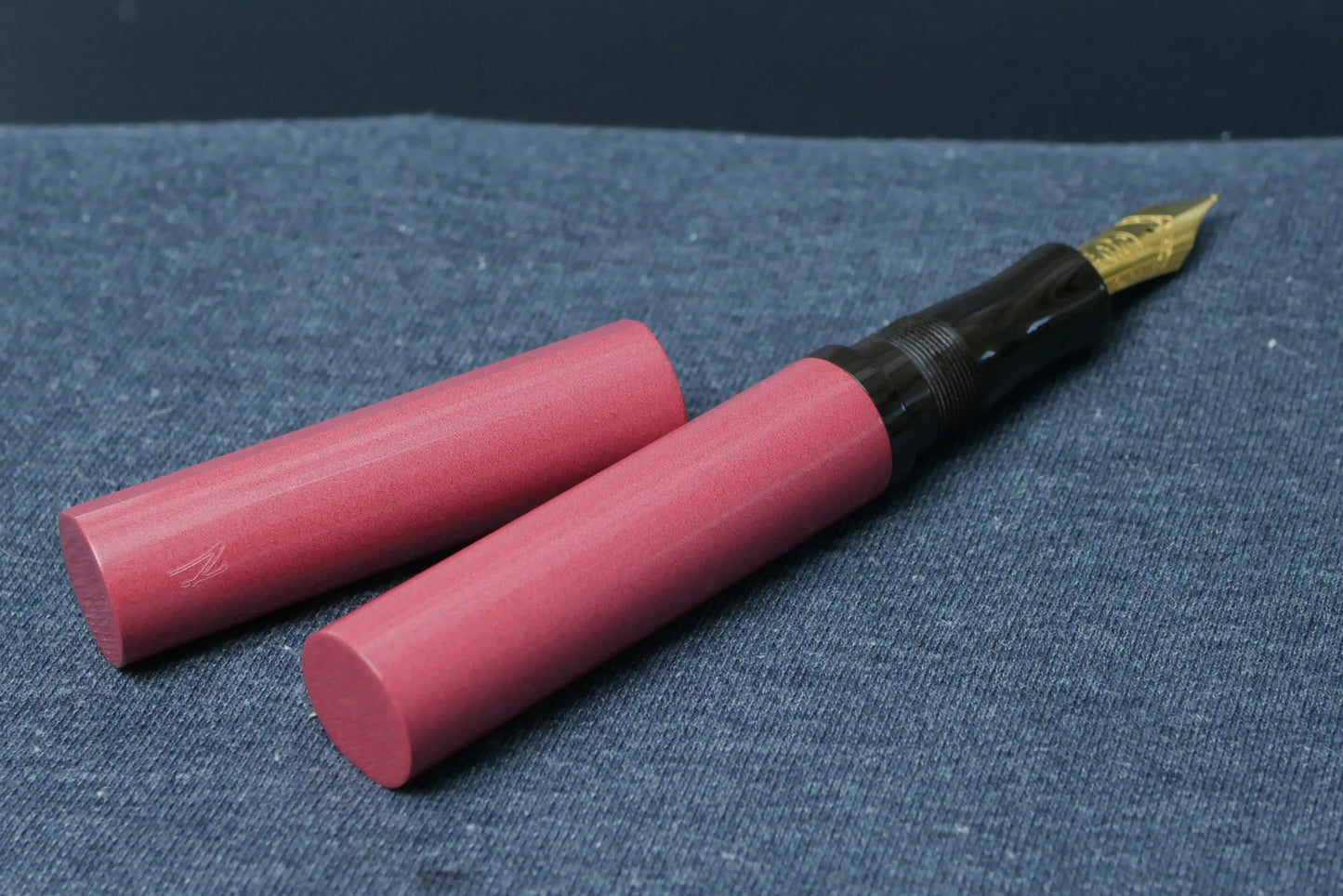 Shinobi - Large - Nikko Red and Dark Red ripple ebonite