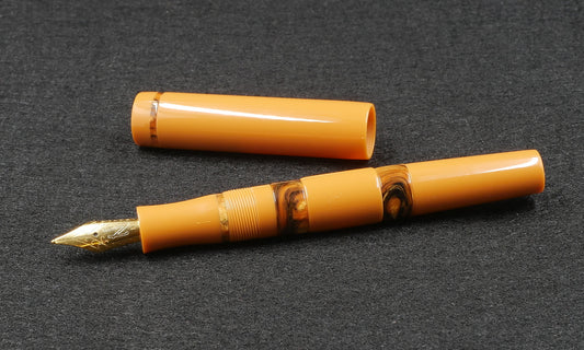 Thompson Orville - Medium - Spicy Mustard acrylic - #6 nib