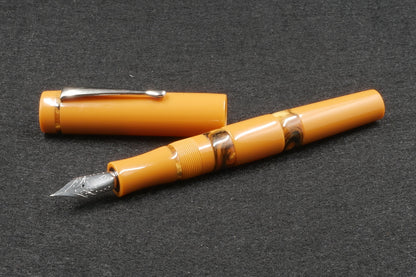 Thompson Orville - Medium - Spicy Mustard acrylic - #6 nib