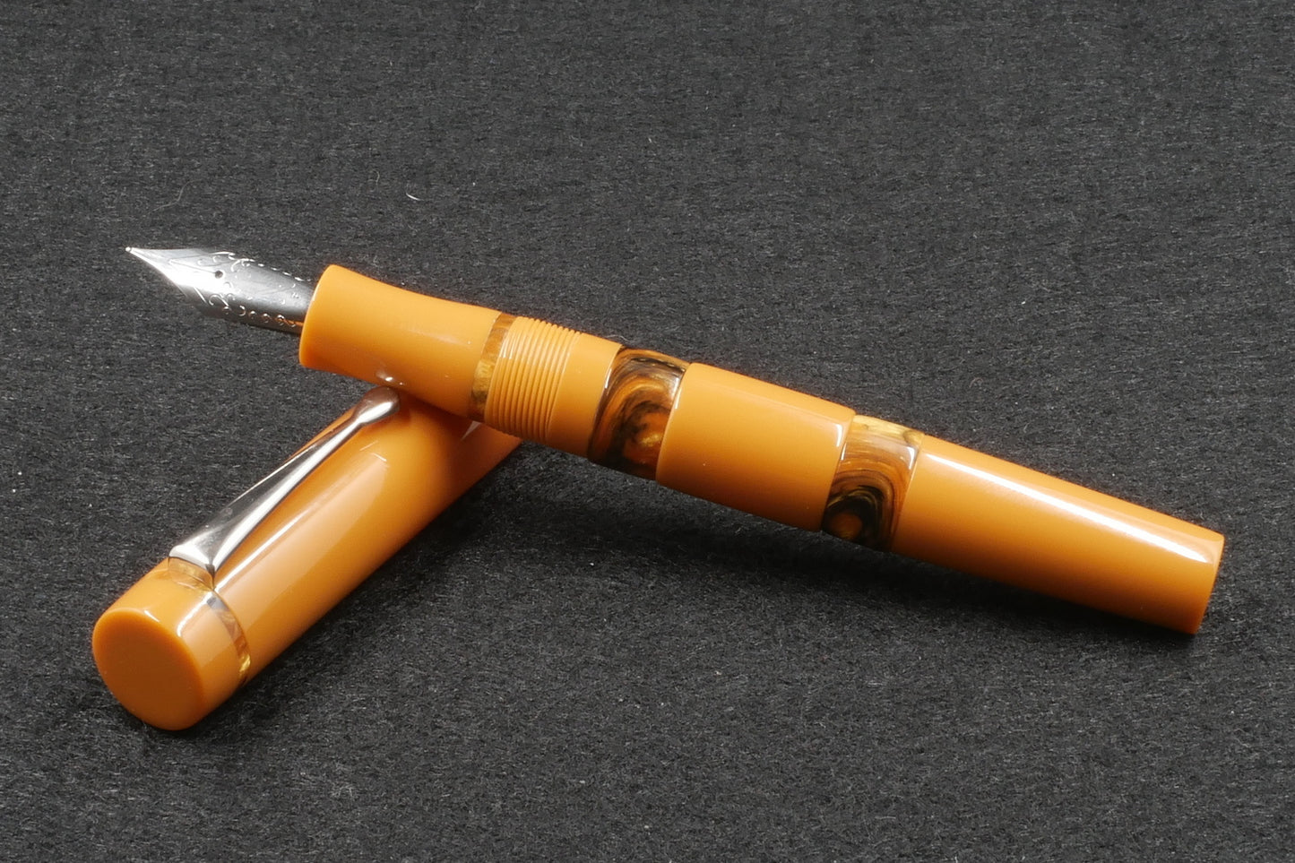 Thompson Orville - Medium - Spicy Mustard acrylic - #6 nib