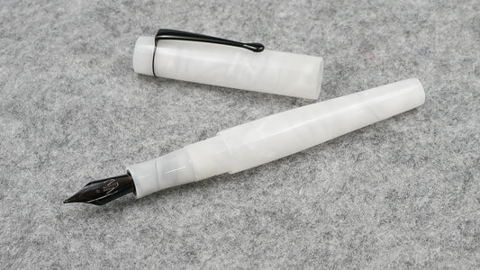 Townsend - Small – White velvet acrylic, clip, Jowo #6 nib